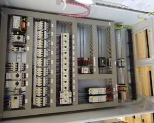 Contr cabinet manure removal